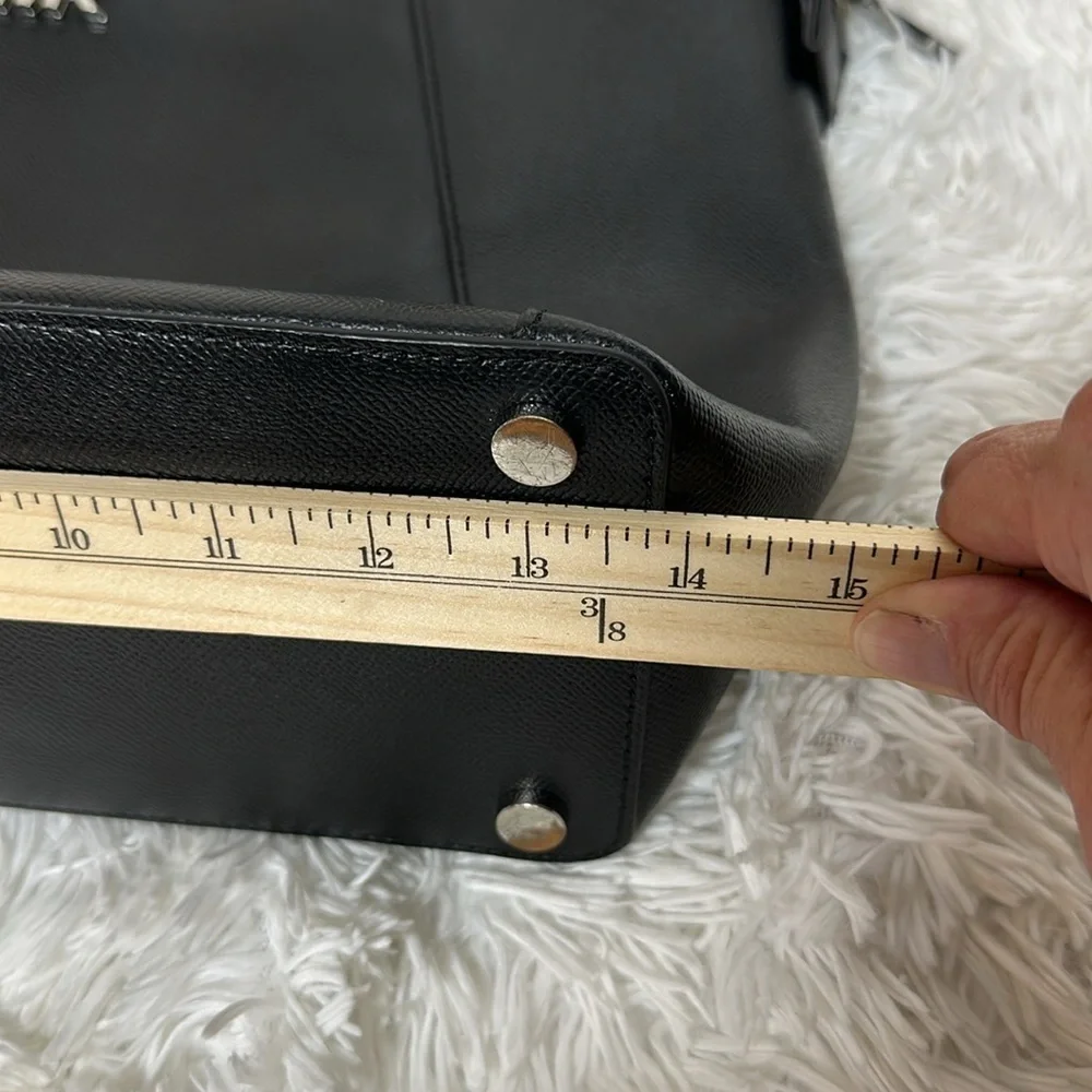Maddie Medium Crossgrain Leather Tote Bag - Picture 14 of 16